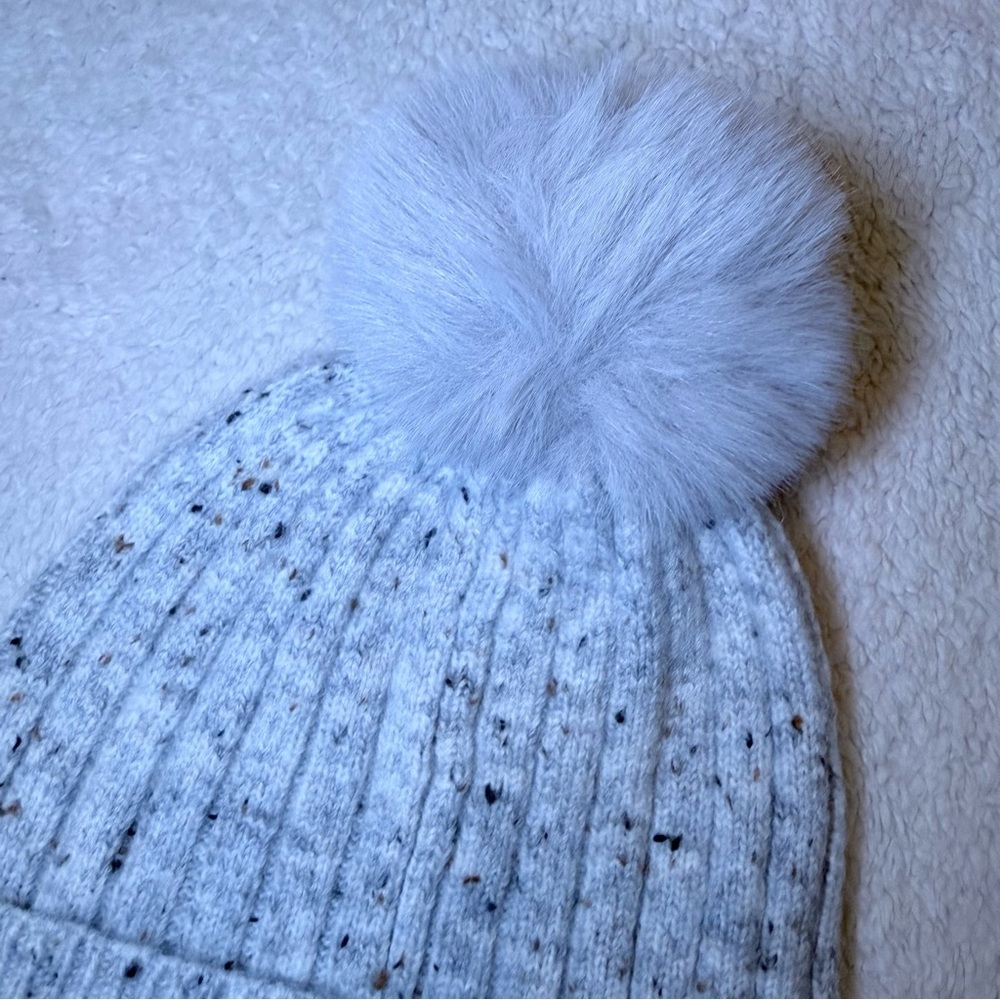Reitmans Ribbed Beanie with Pompom - Picture 4 of 9